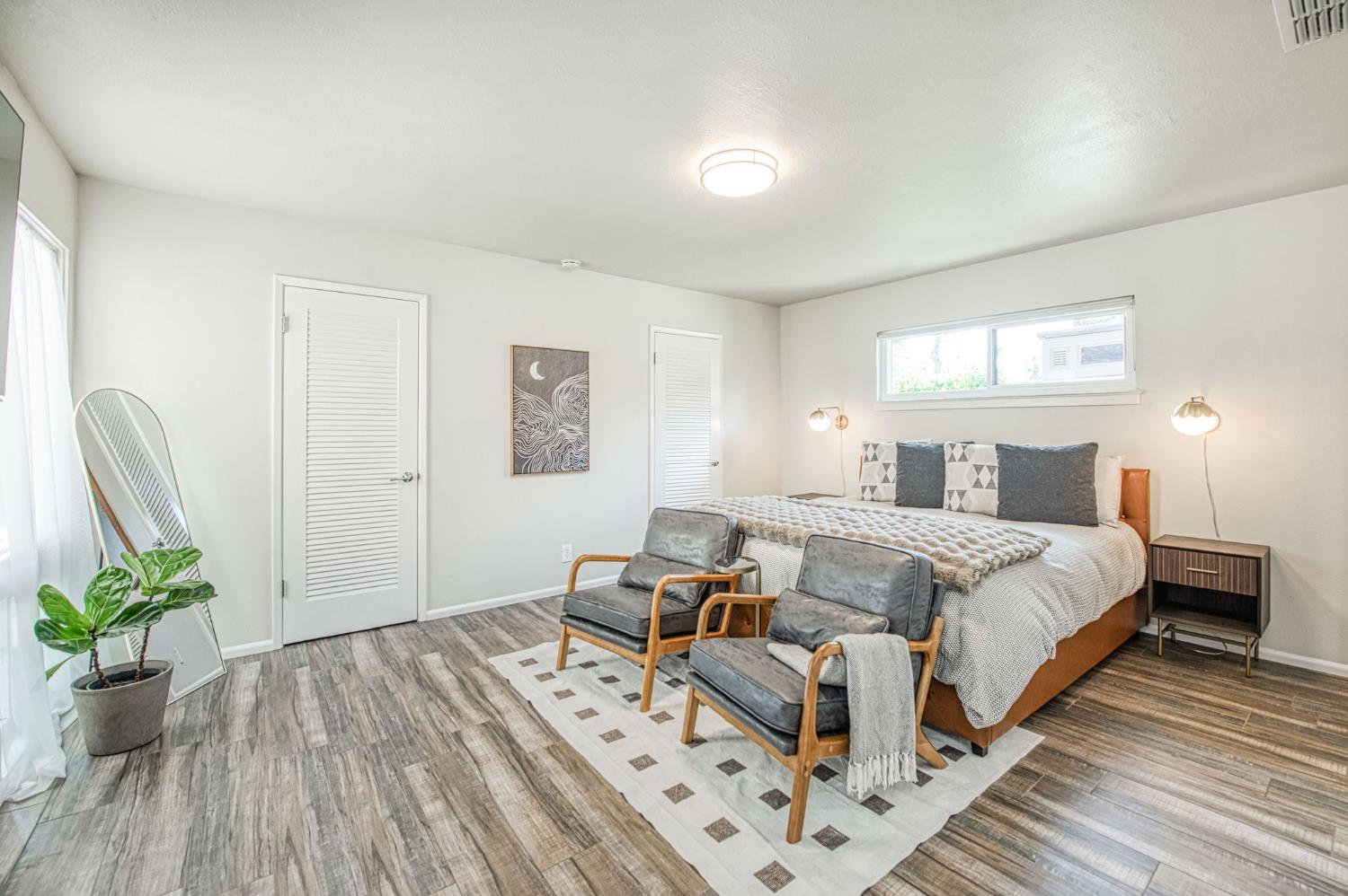 1527 W San Ramon Ave, Fresno, CA 93711