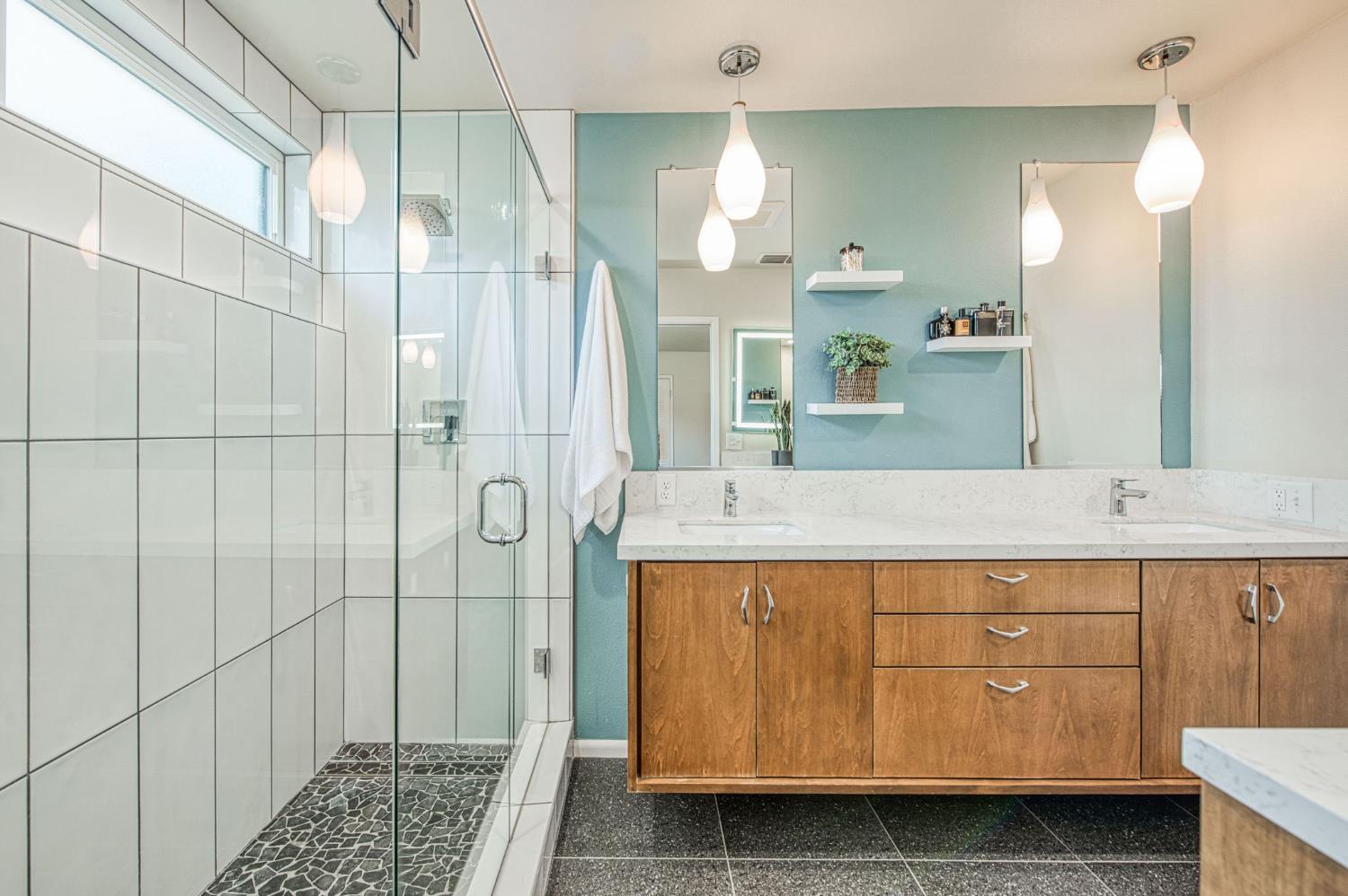 1527 W San Ramon Ave, Fresno, CA 93711