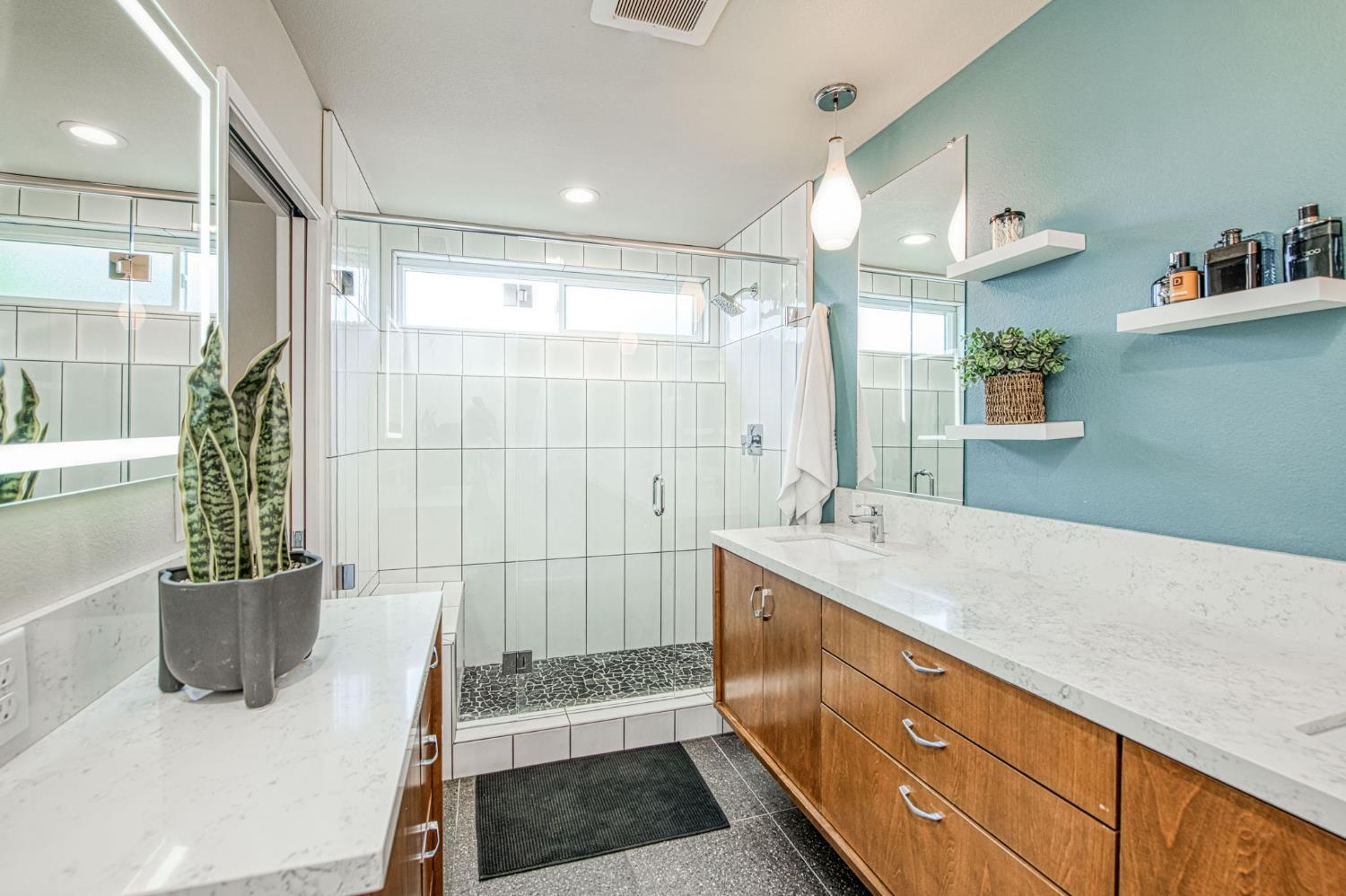 1527 W San Ramon Ave, Fresno, CA 93711