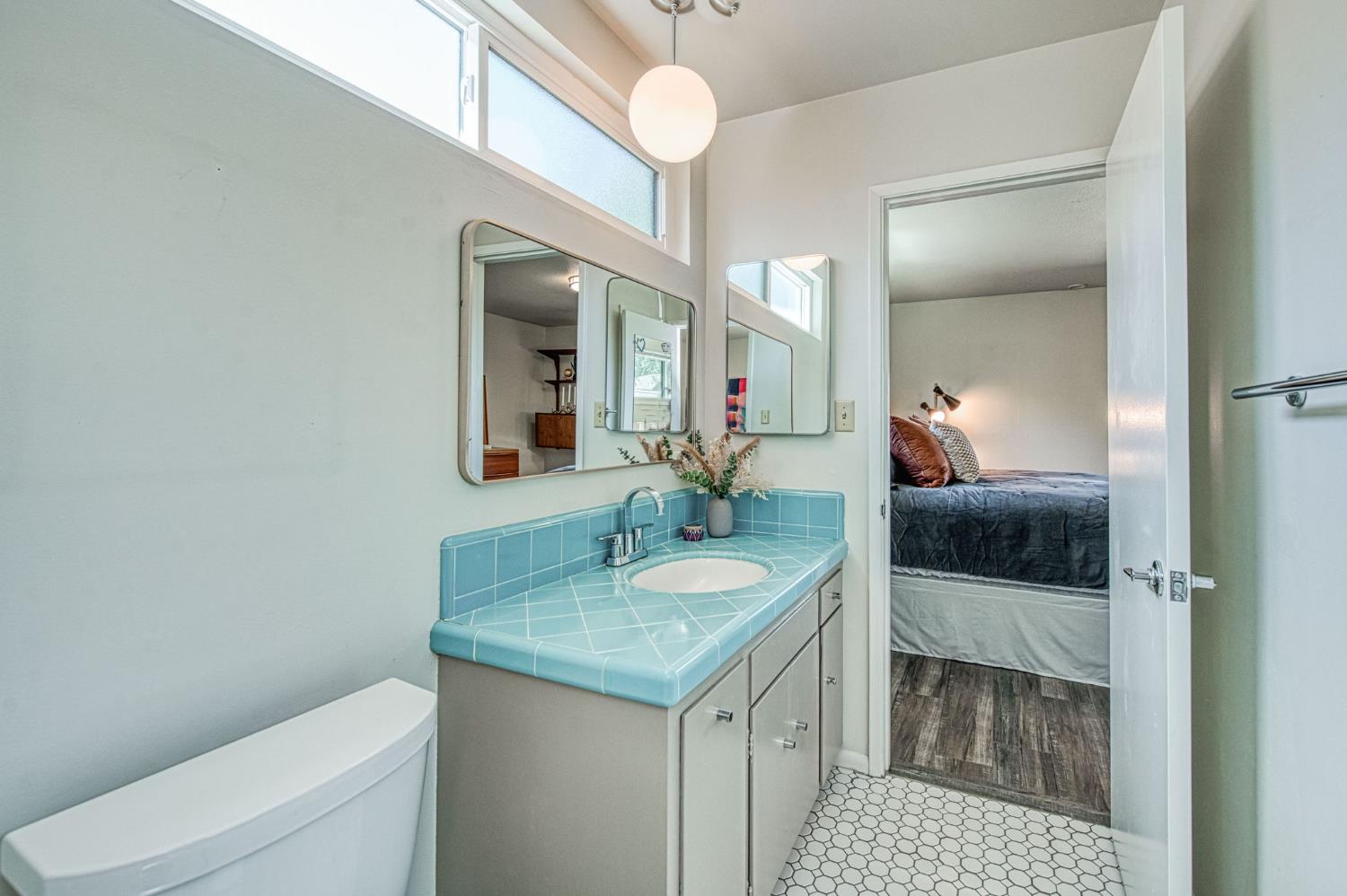 1527 W San Ramon Ave, Fresno, CA 93711