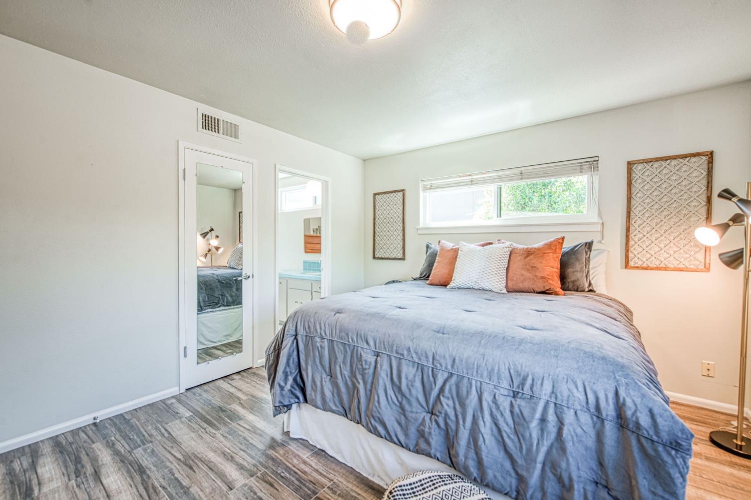 1527 W San Ramon Ave, Fresno, CA 93711