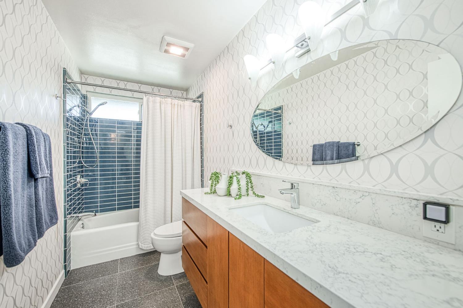 1527 W San Ramon Ave, Fresno, CA 93711