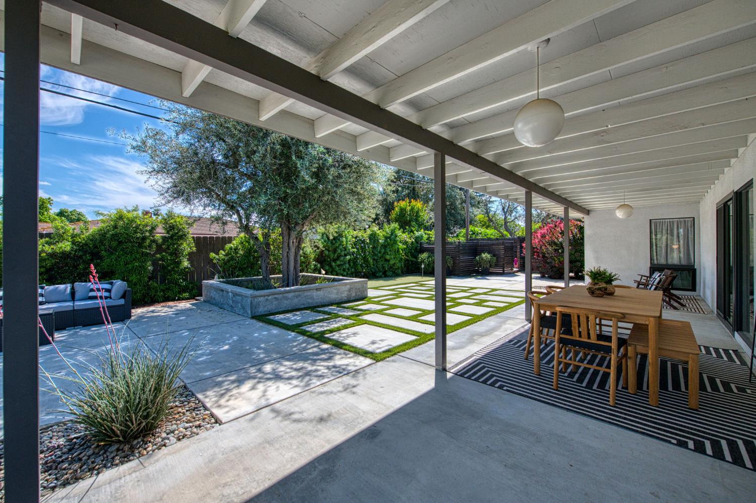 1527 W San Ramon Ave, Fresno, CA 93711