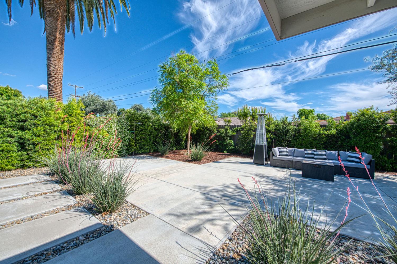 1527 W San Ramon Ave, Fresno, CA 93711