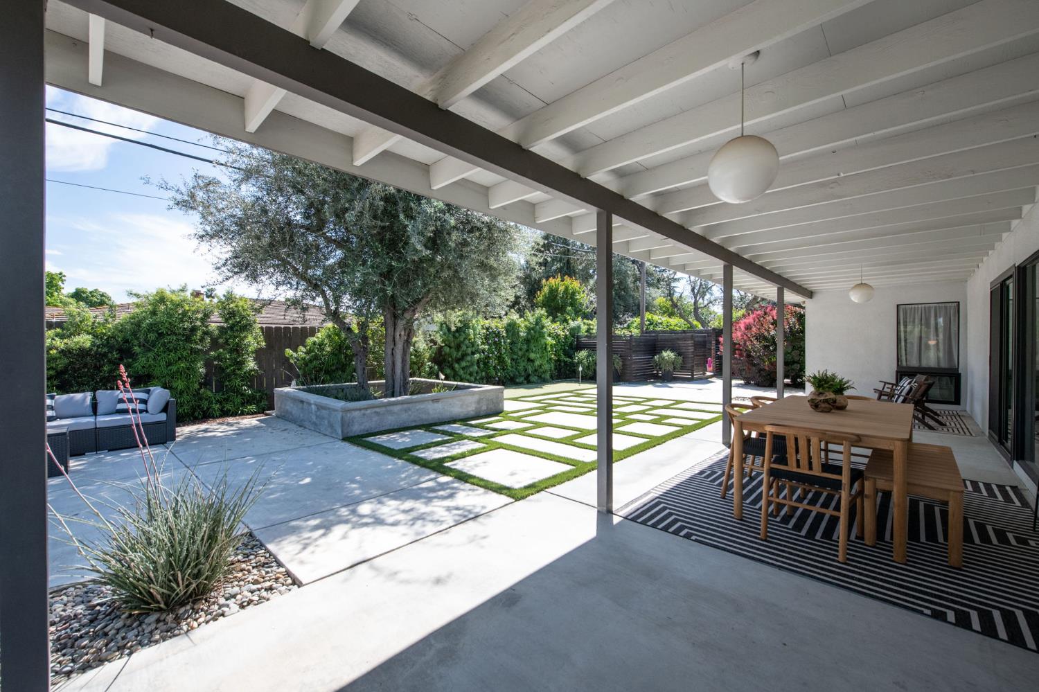 1527 W San Ramon Ave, Fresno, CA 93711