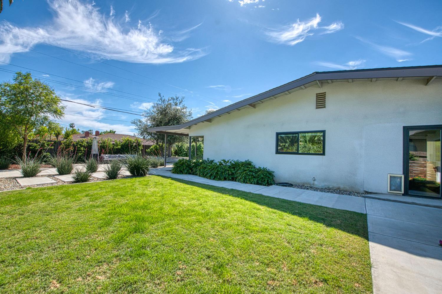 1527 W San Ramon Ave, Fresno, CA 93711