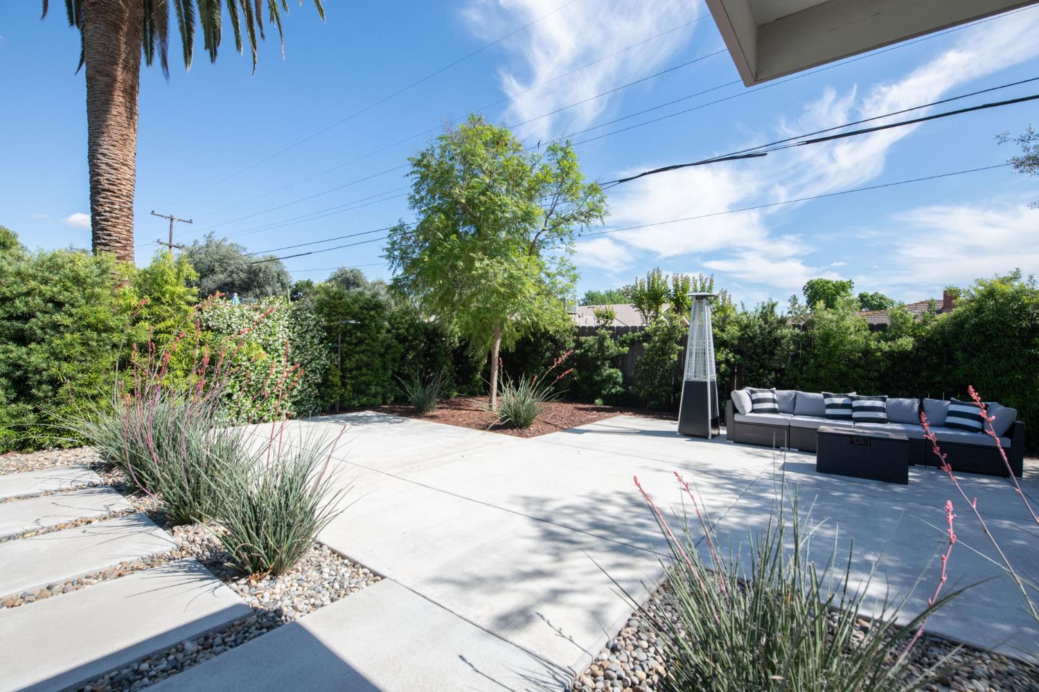 1527 W San Ramon Ave, Fresno, CA 93711