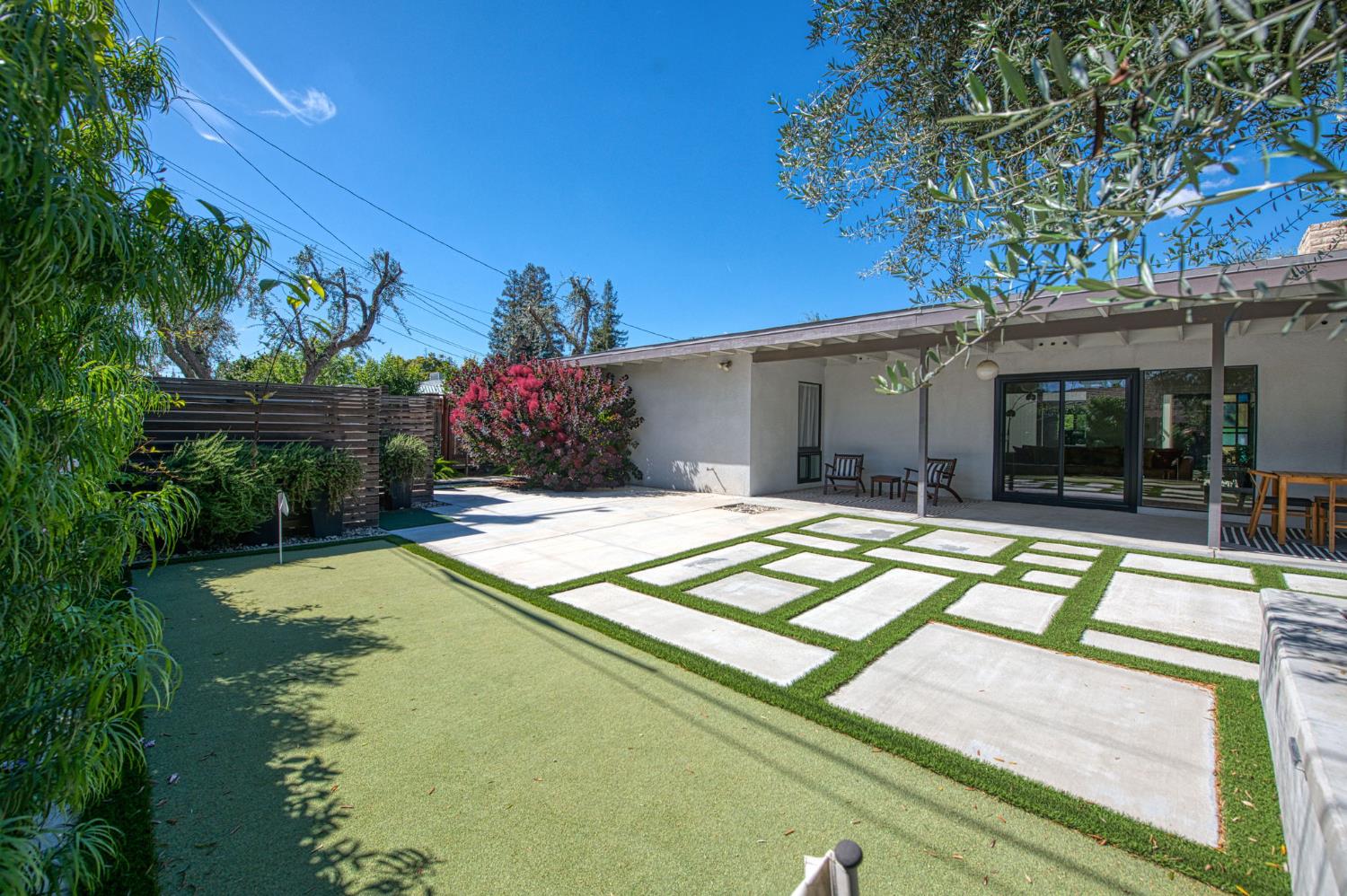 1527 W San Ramon Ave, Fresno, CA 93711