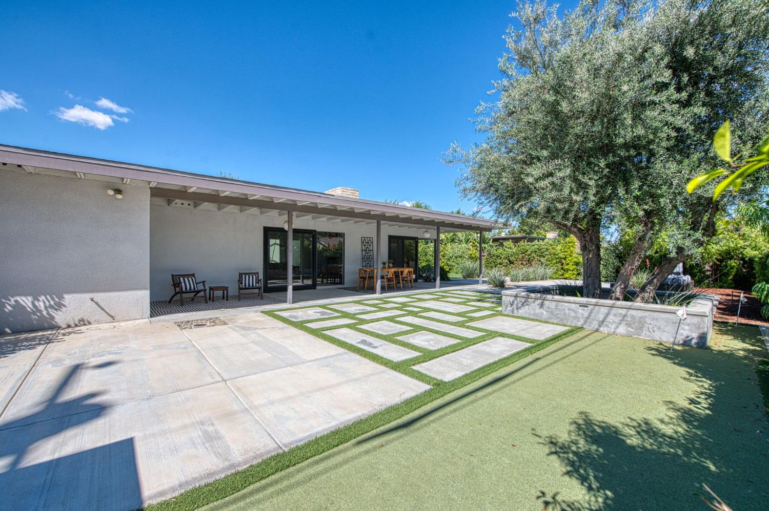 1527 W San Ramon Ave, Fresno, CA 93711