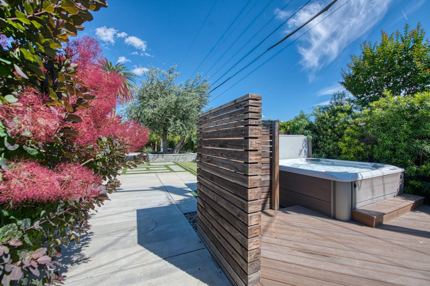 1527 W San Ramon Ave, Fresno, CA 93711