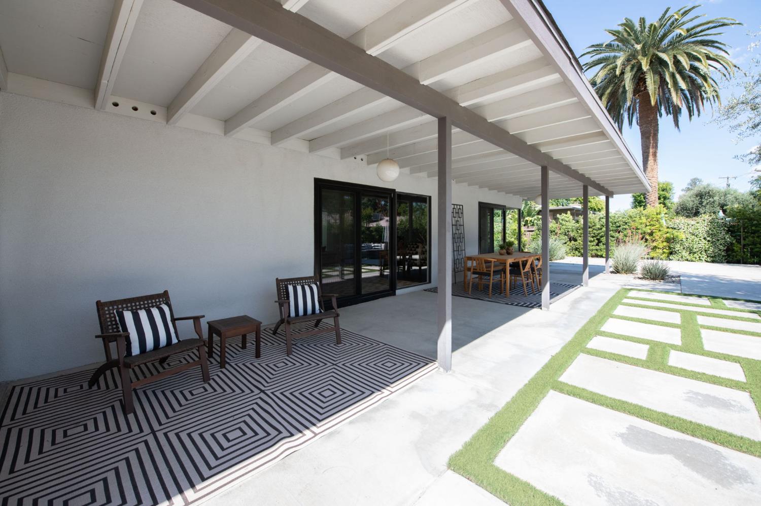 1527 W San Ramon Ave, Fresno, CA 93711