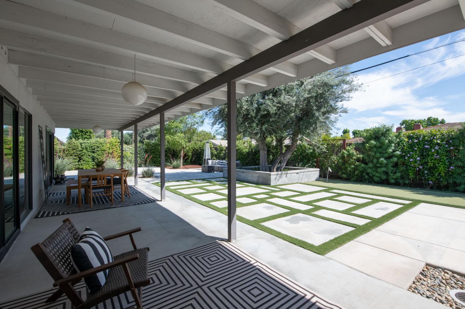 1527 W San Ramon Ave, Fresno, CA 93711