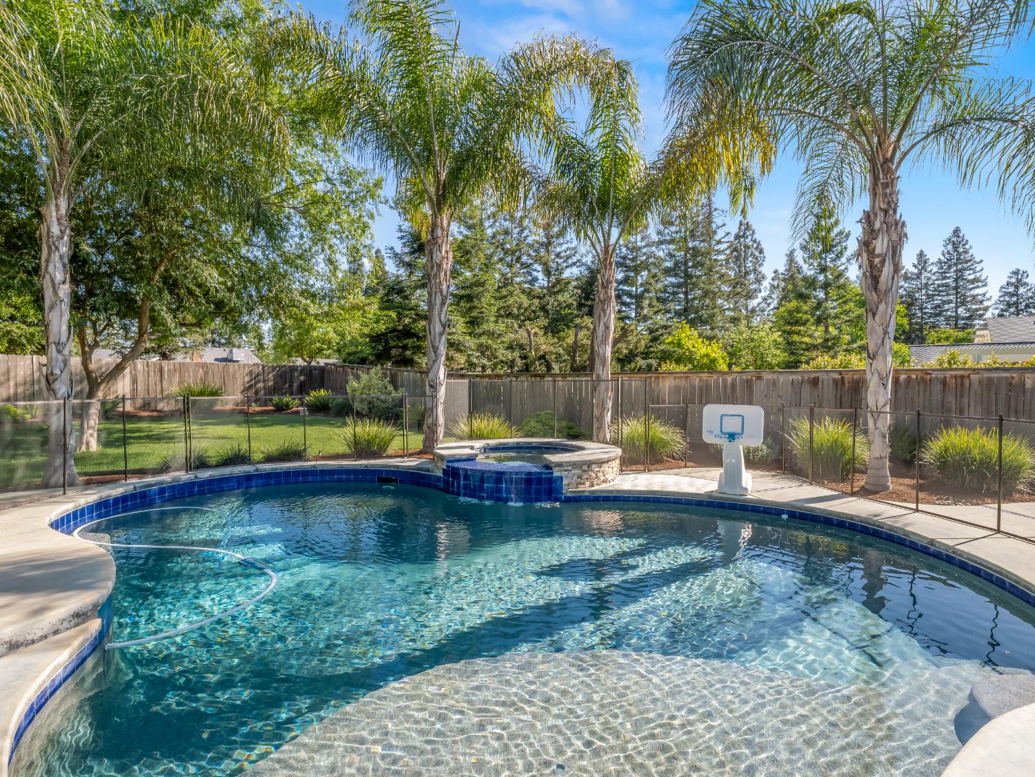 8732 N Fuller Ave, Fresno, CA 93720