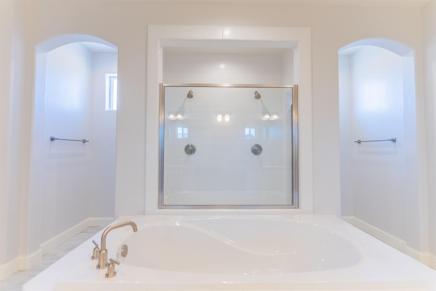 4176 Twain Ave, Clovis, CA 93619