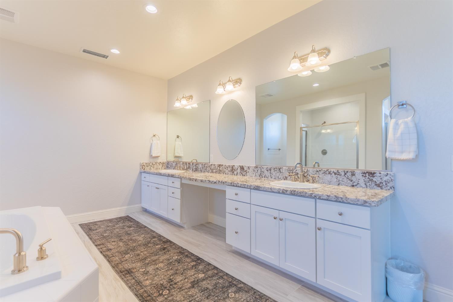 4176 Twain Ave, Clovis, CA 93619