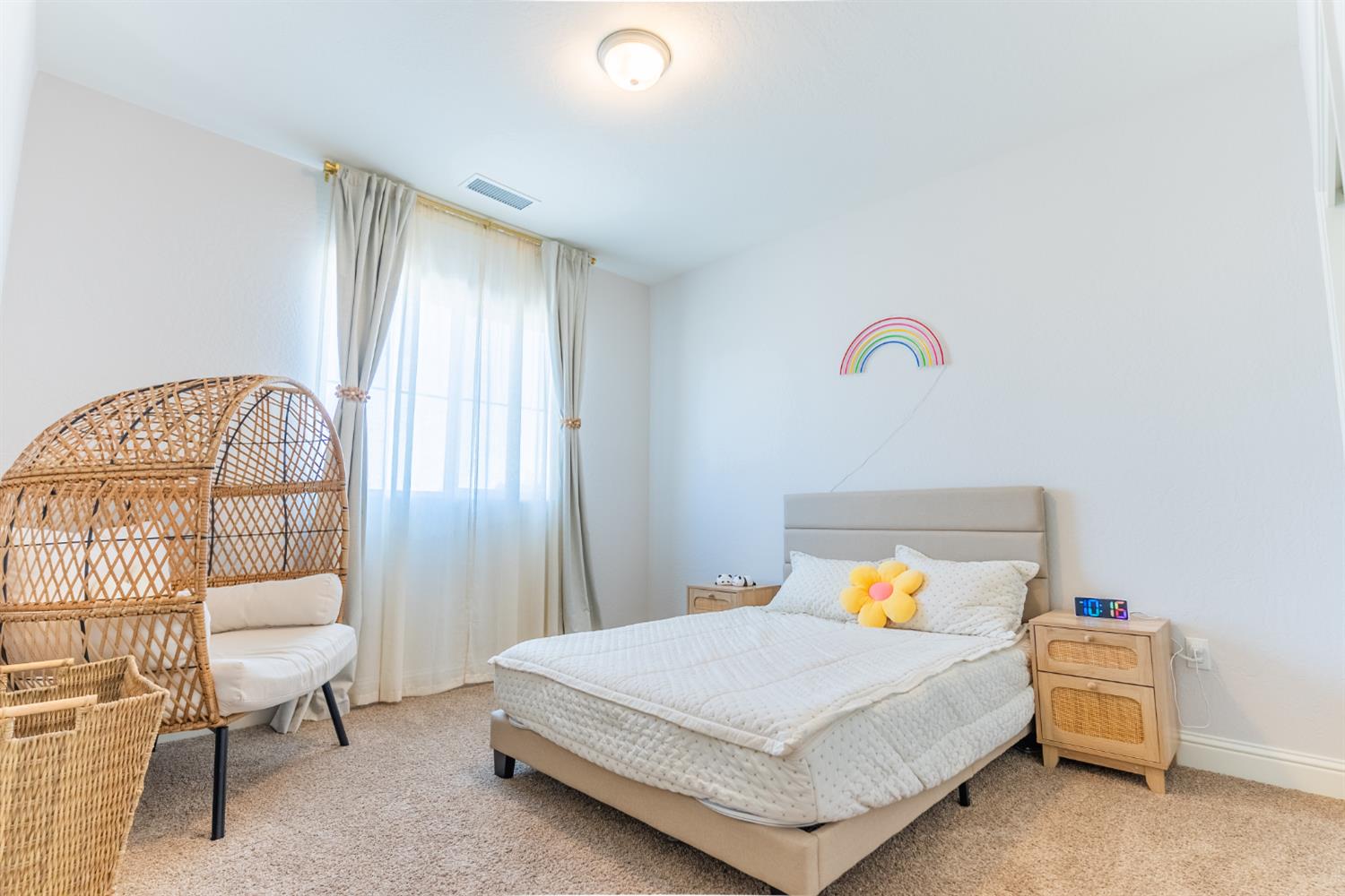 4176 Twain Ave, Clovis, CA 93619