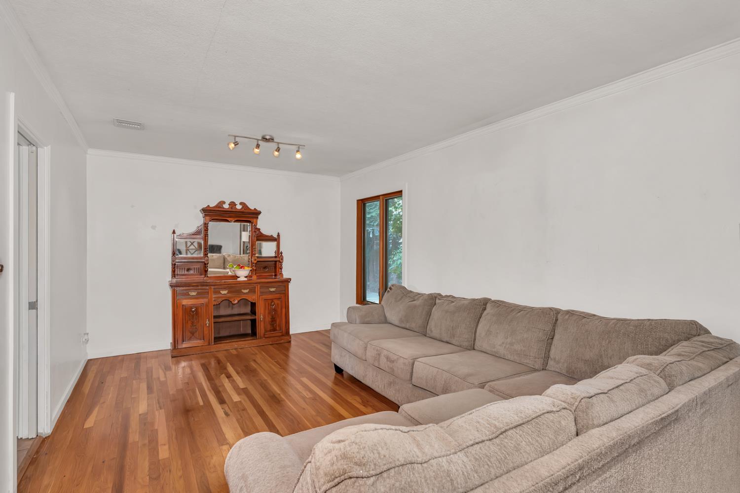 2669 6th Ave, Merced, CA 95340