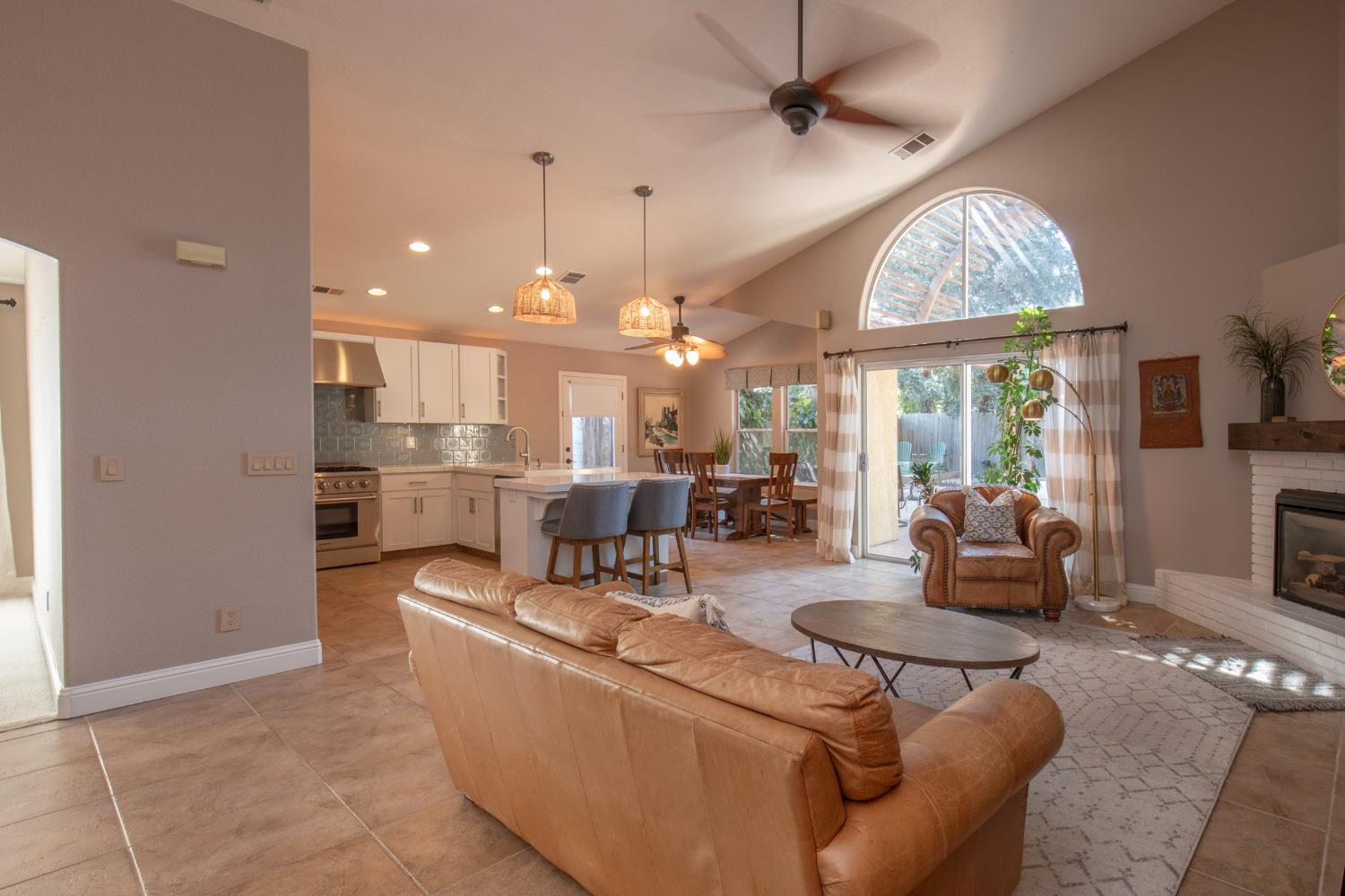 2173 E Muncie Ave, Fresno, CA 93720