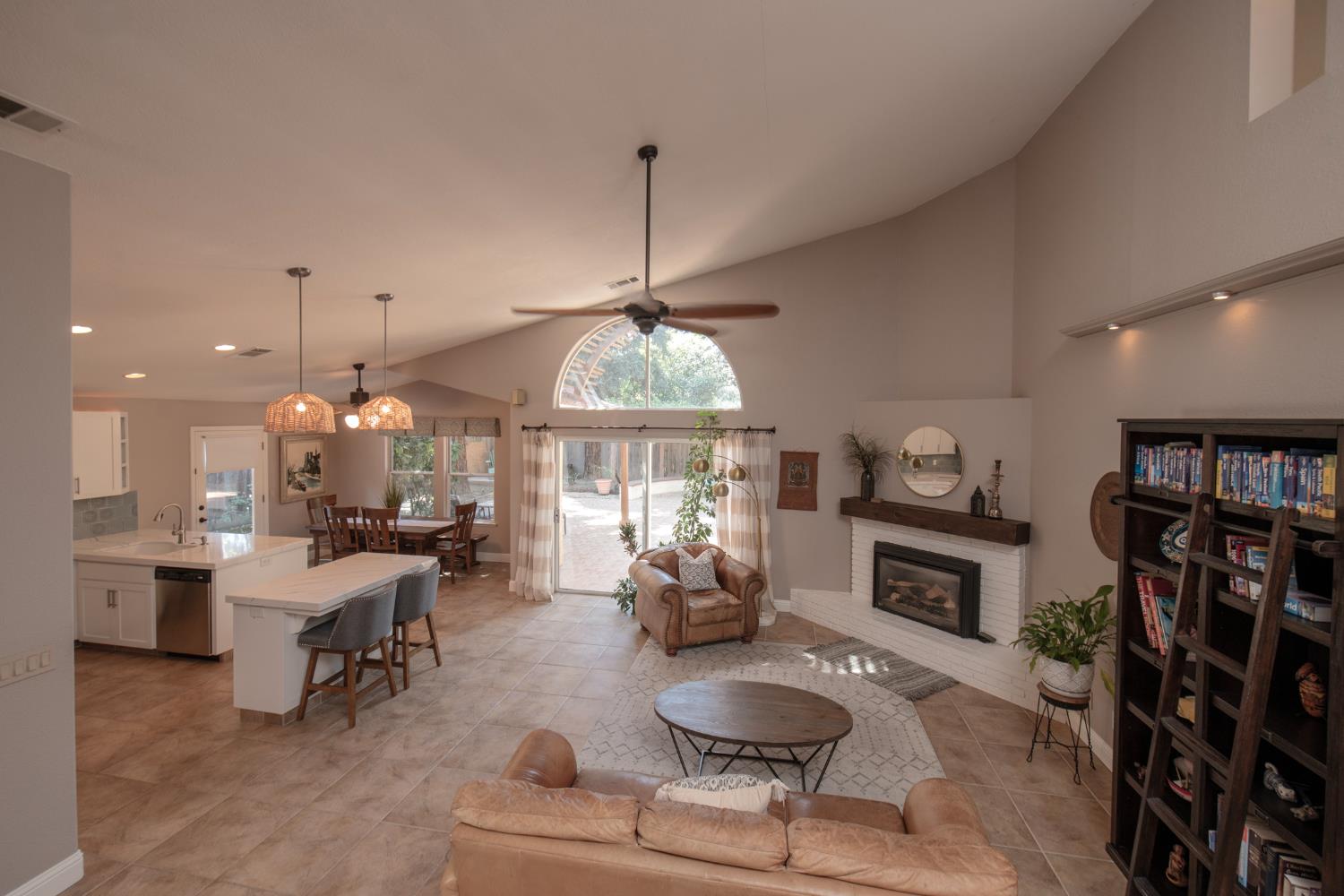 2173 E Muncie Ave, Fresno, CA 93720