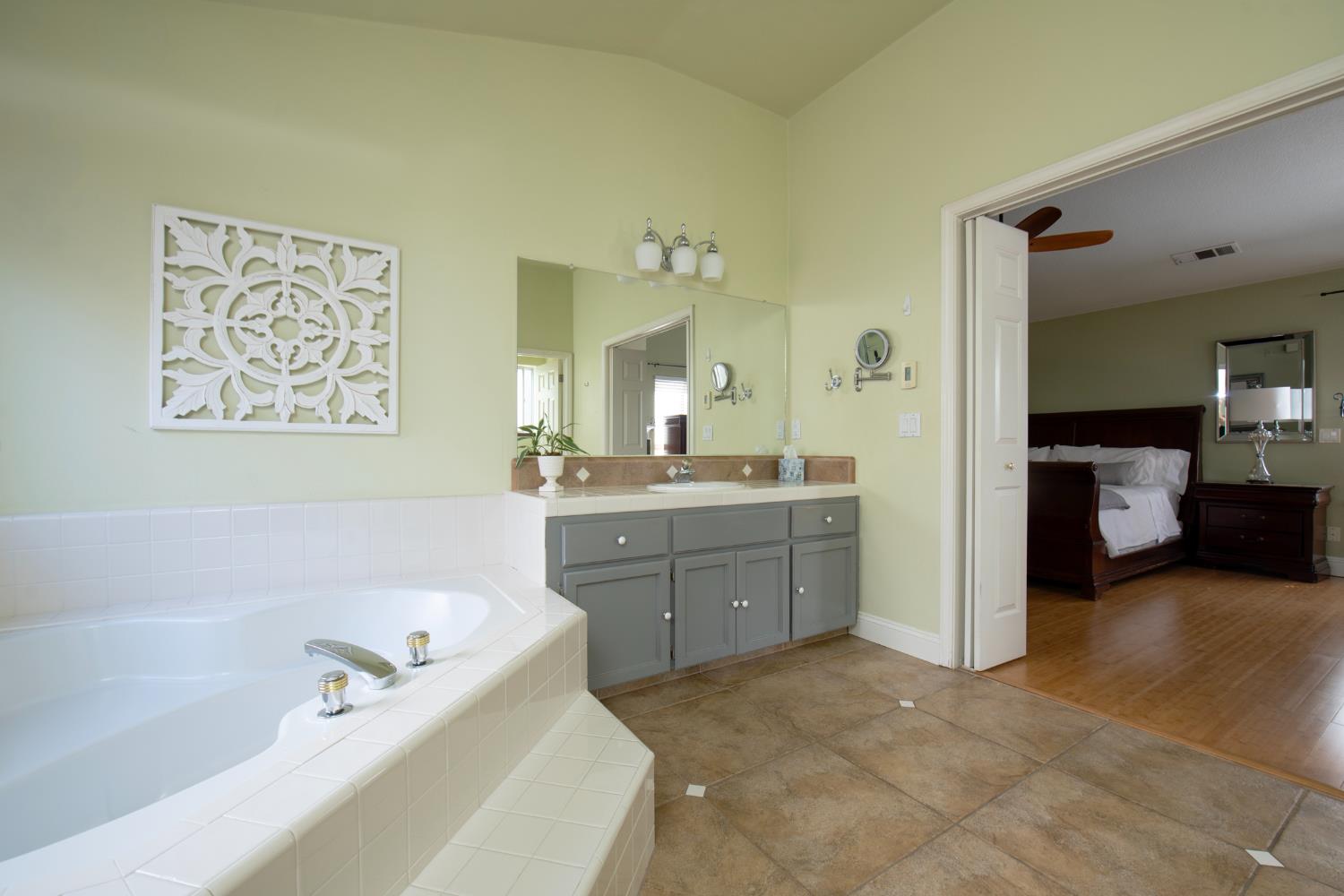 2173 E Muncie Ave, Fresno, CA 93720