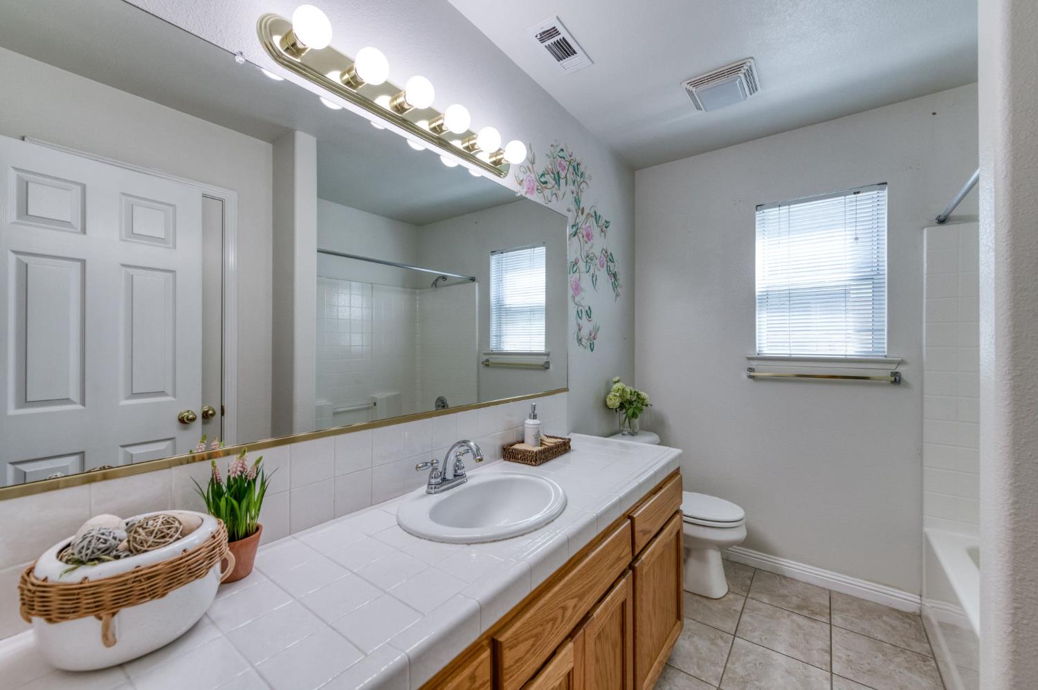 1757 E Revere Rd, Fresno, CA 93720