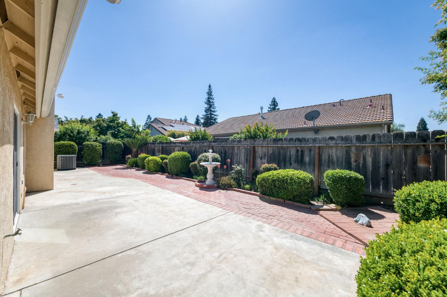 1757 E Revere Rd, Fresno, CA 93720