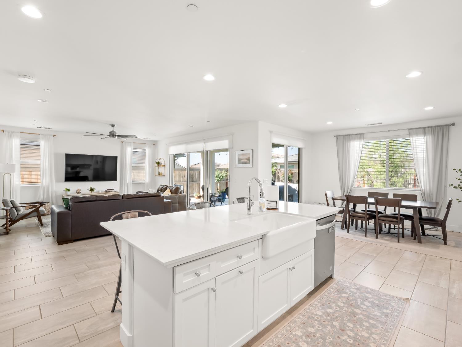 4486 Crown Bluffs Dr, Madera, CA 93636