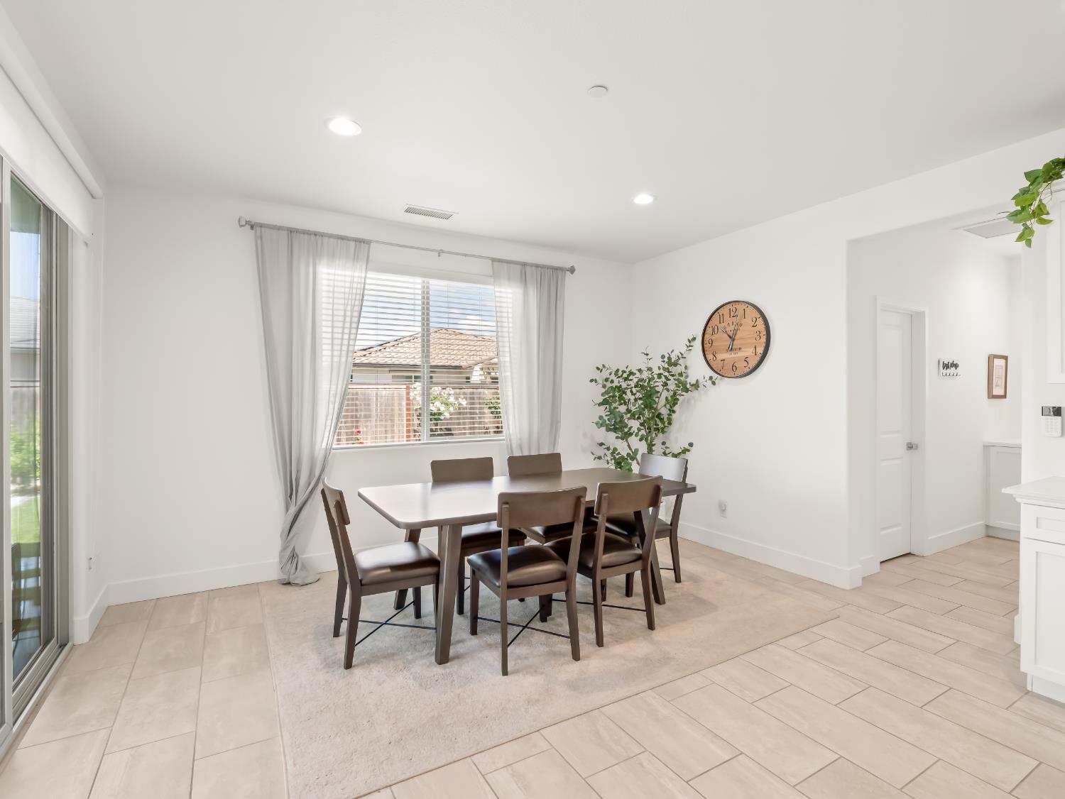 4486 Crown Bluffs Dr, Madera, CA 93636