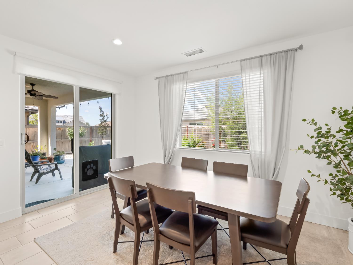 4486 Crown Bluffs Dr, Madera, CA 93636