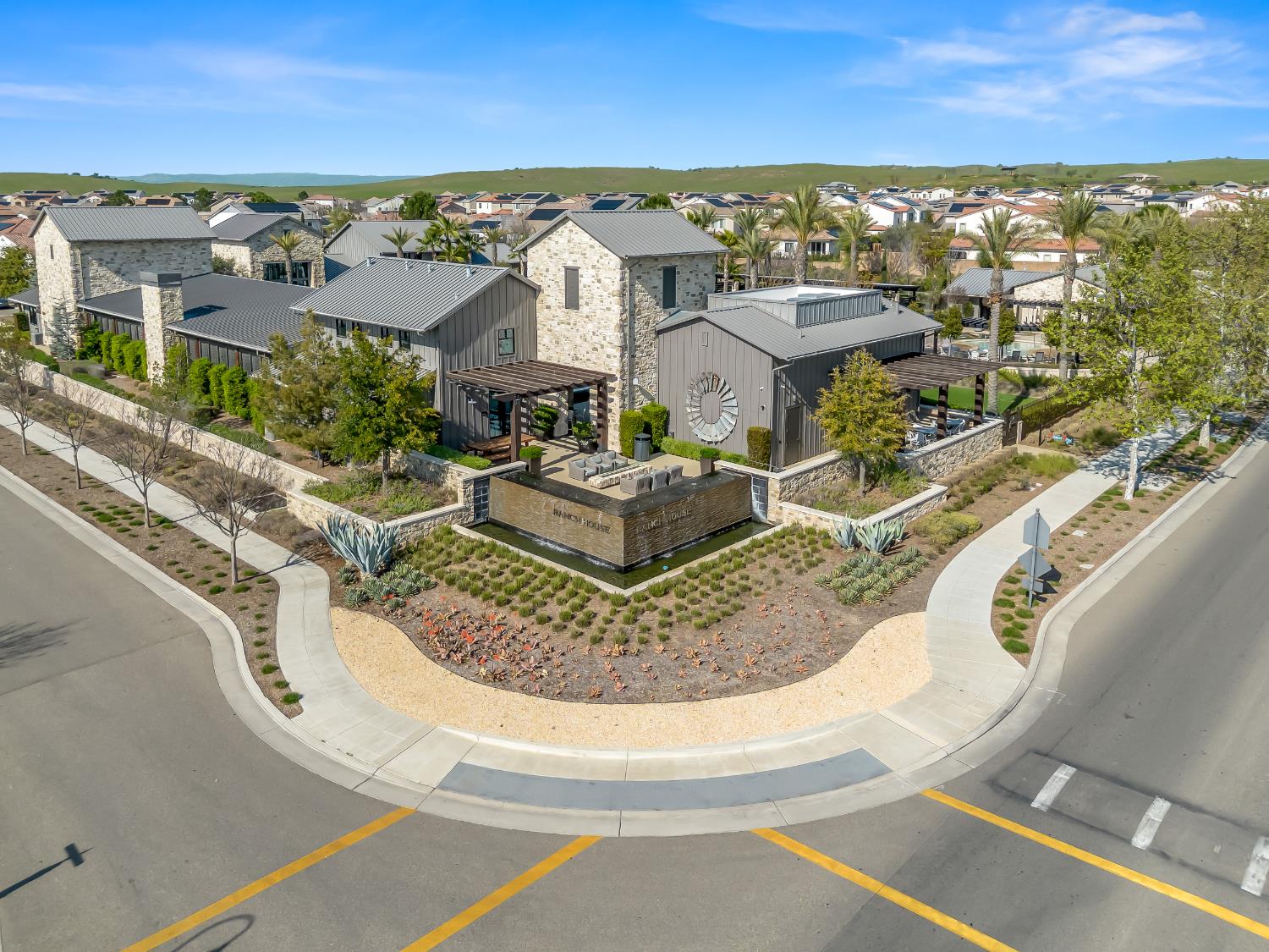 4486 Crown Bluffs Dr, Madera, CA 93636