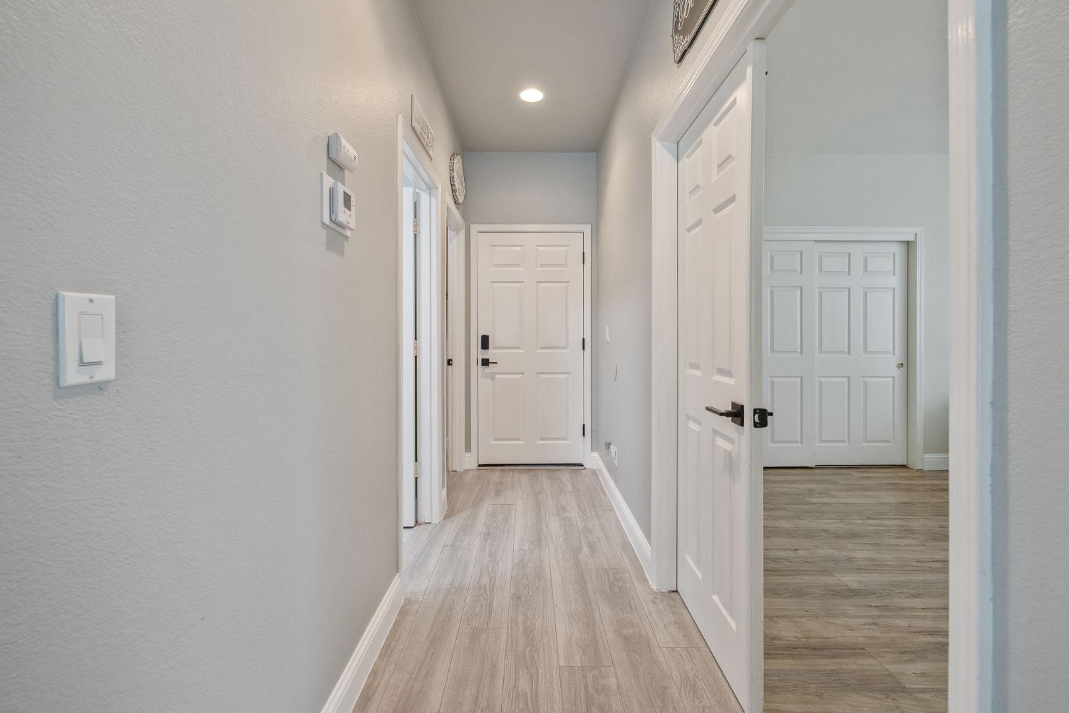 1077 Paradise Dr, Lemoore, CA 93245