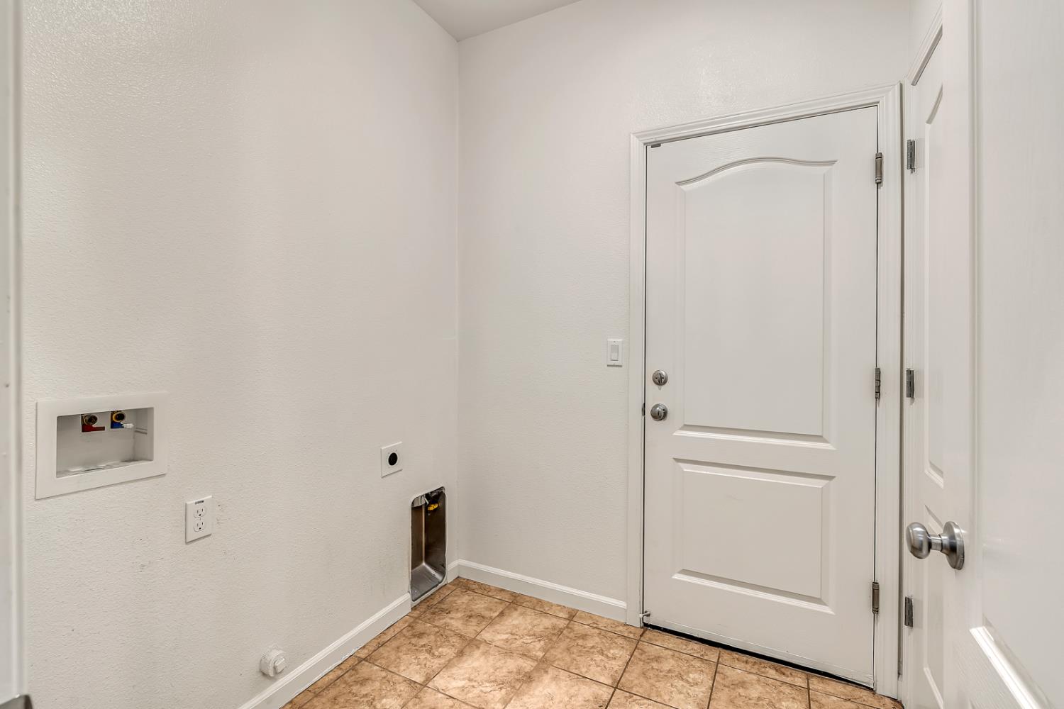 443 Jacobs Dr, Merced, CA 95348