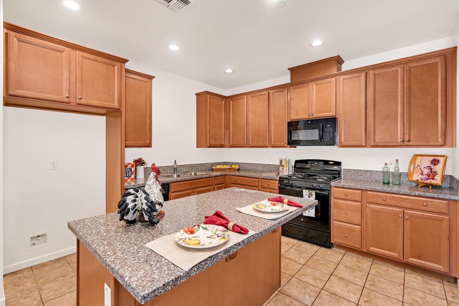 443 Jacobs Dr, Merced, CA 95348