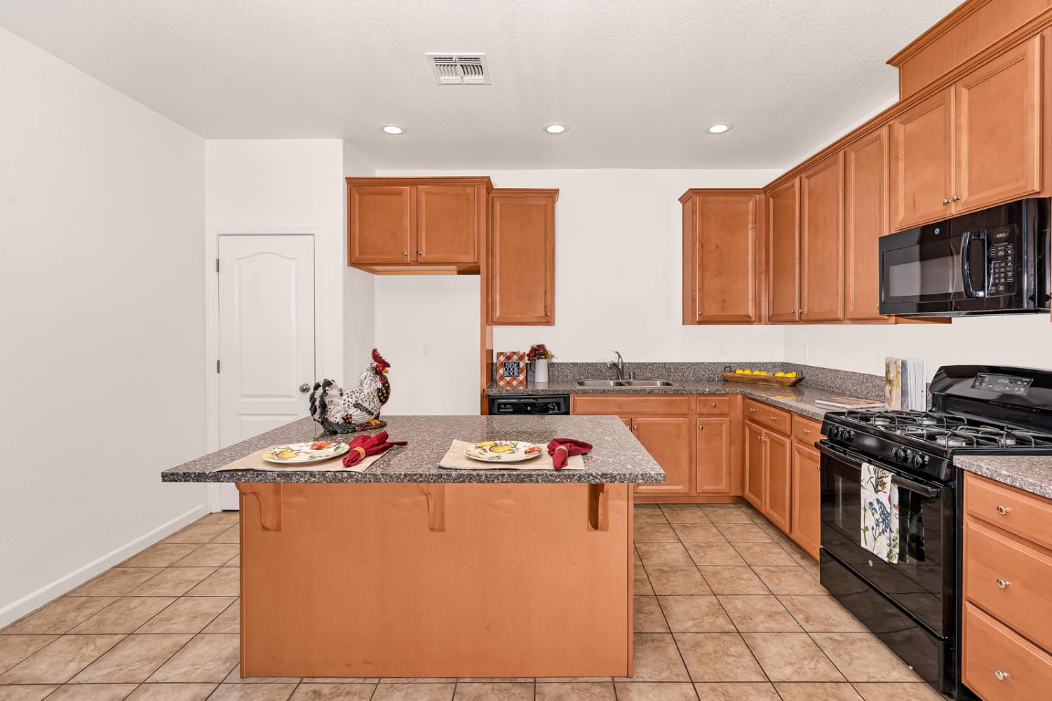 443 Jacobs Dr, Merced, CA 95348