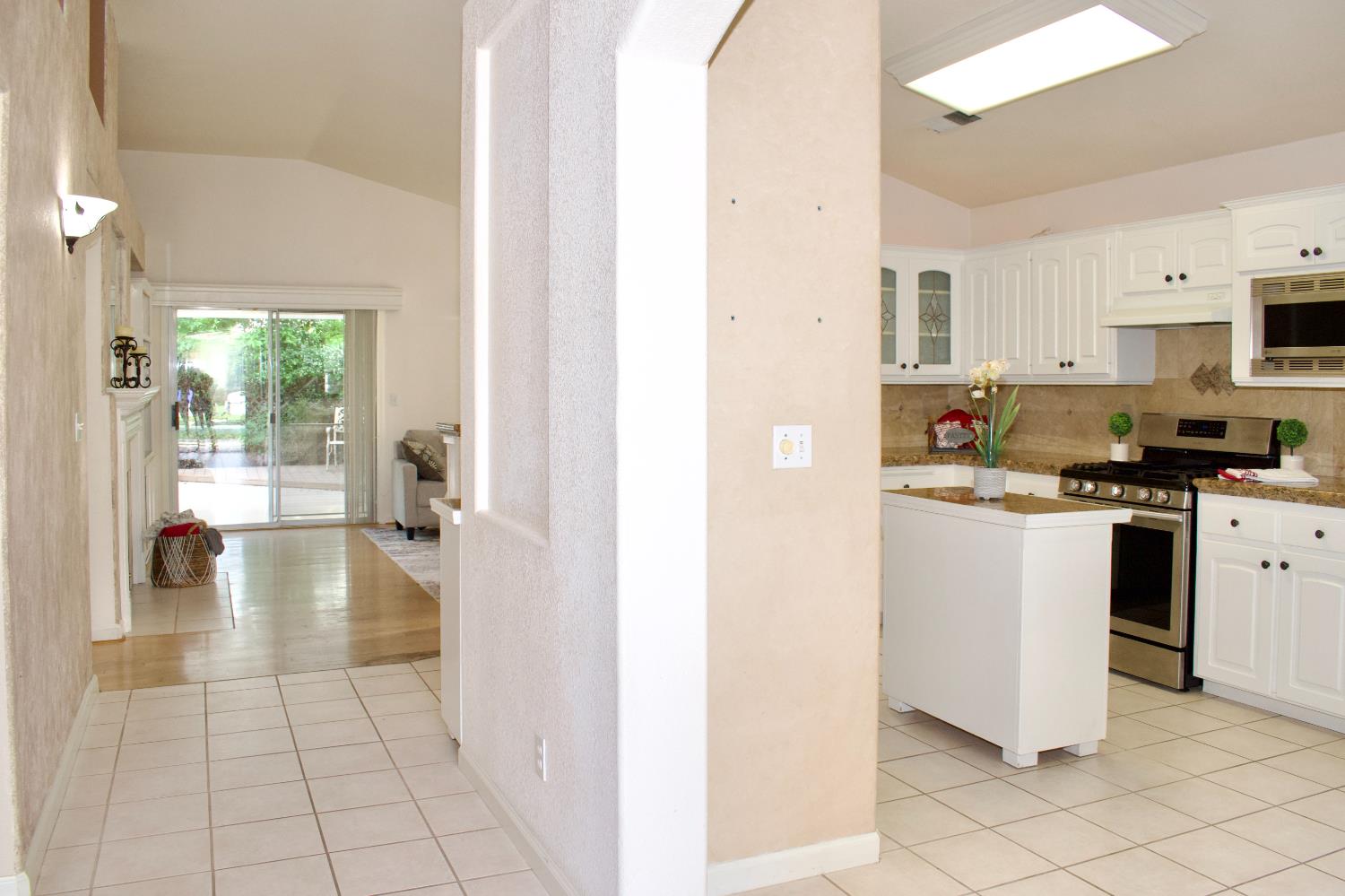 2333 E Omaha Ave, Fresno, CA 93720