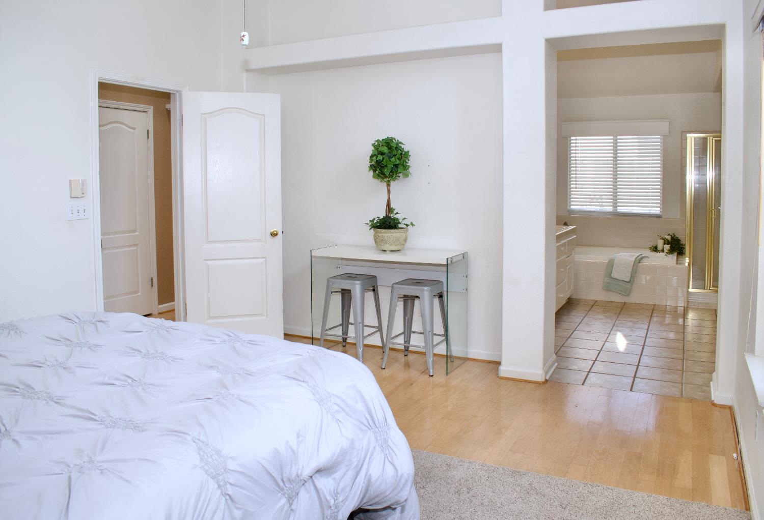 2333 E Omaha Ave, Fresno, CA 93720