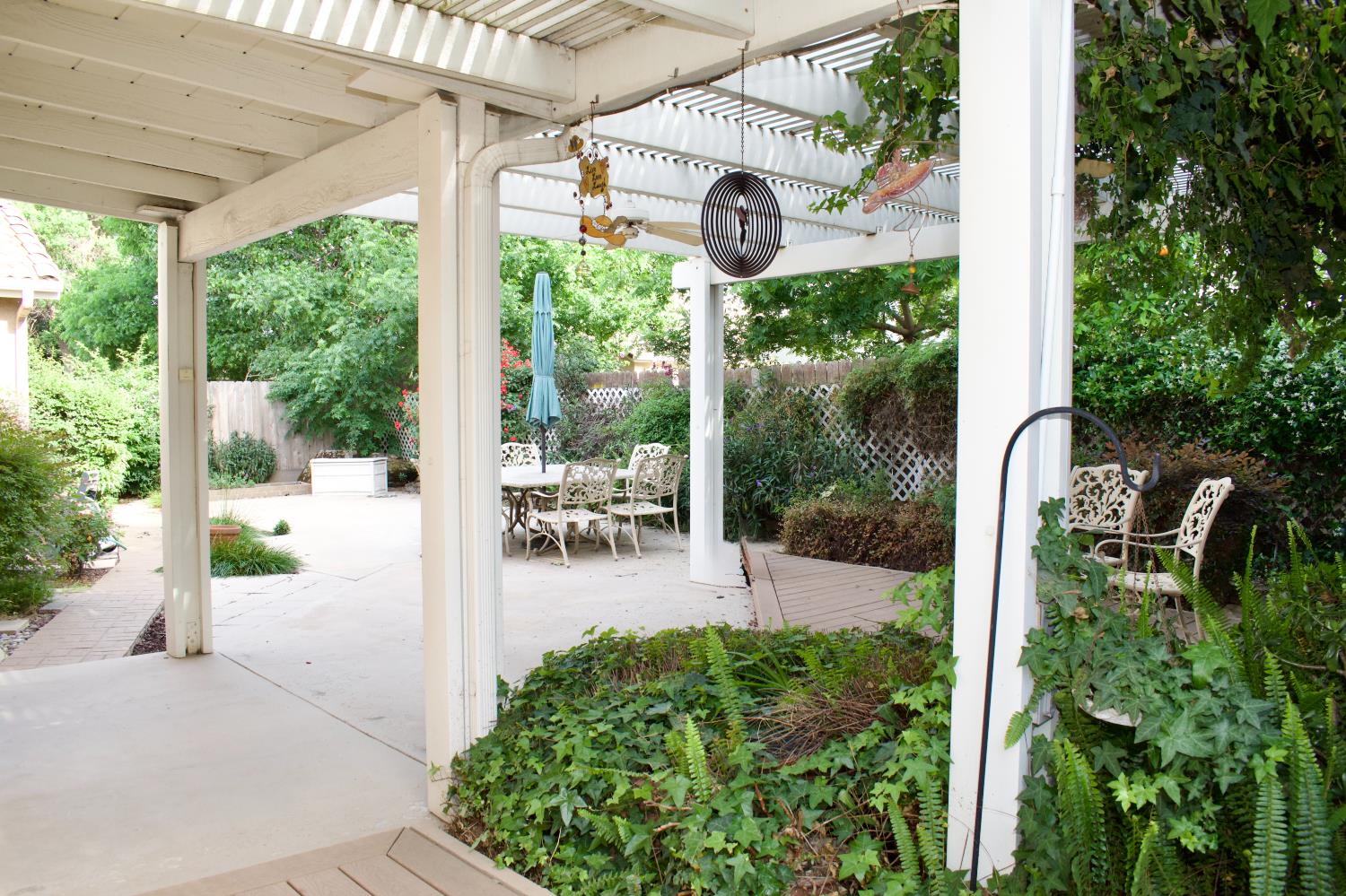 2333 E Omaha Ave, Fresno, CA 93720