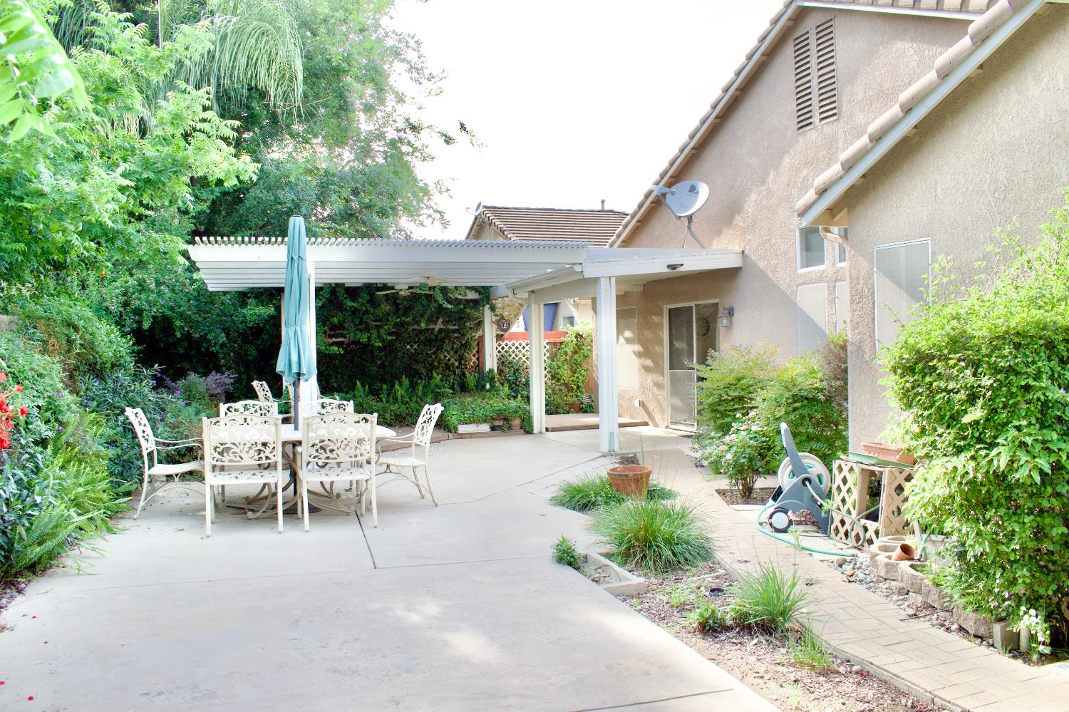 2333 E Omaha Ave, Fresno, CA 93720