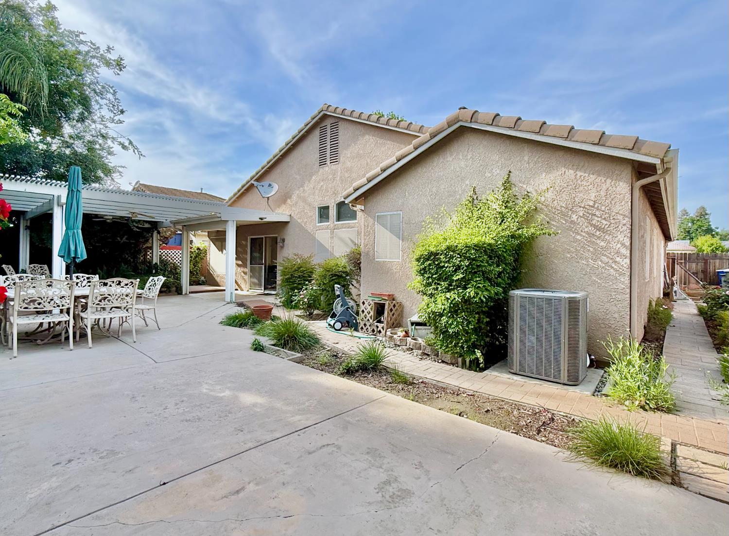 2333 E Omaha Ave, Fresno, CA 93720