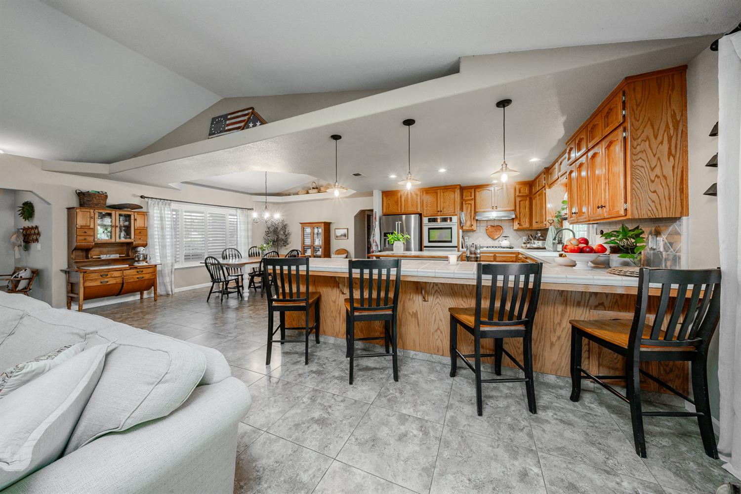 22052 Melrose Ct, Madera, CA 93638