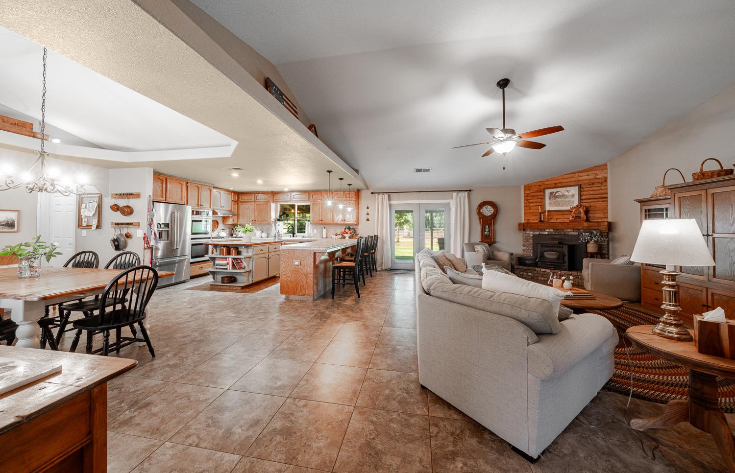 22052 Melrose Ct, Madera, CA 93638