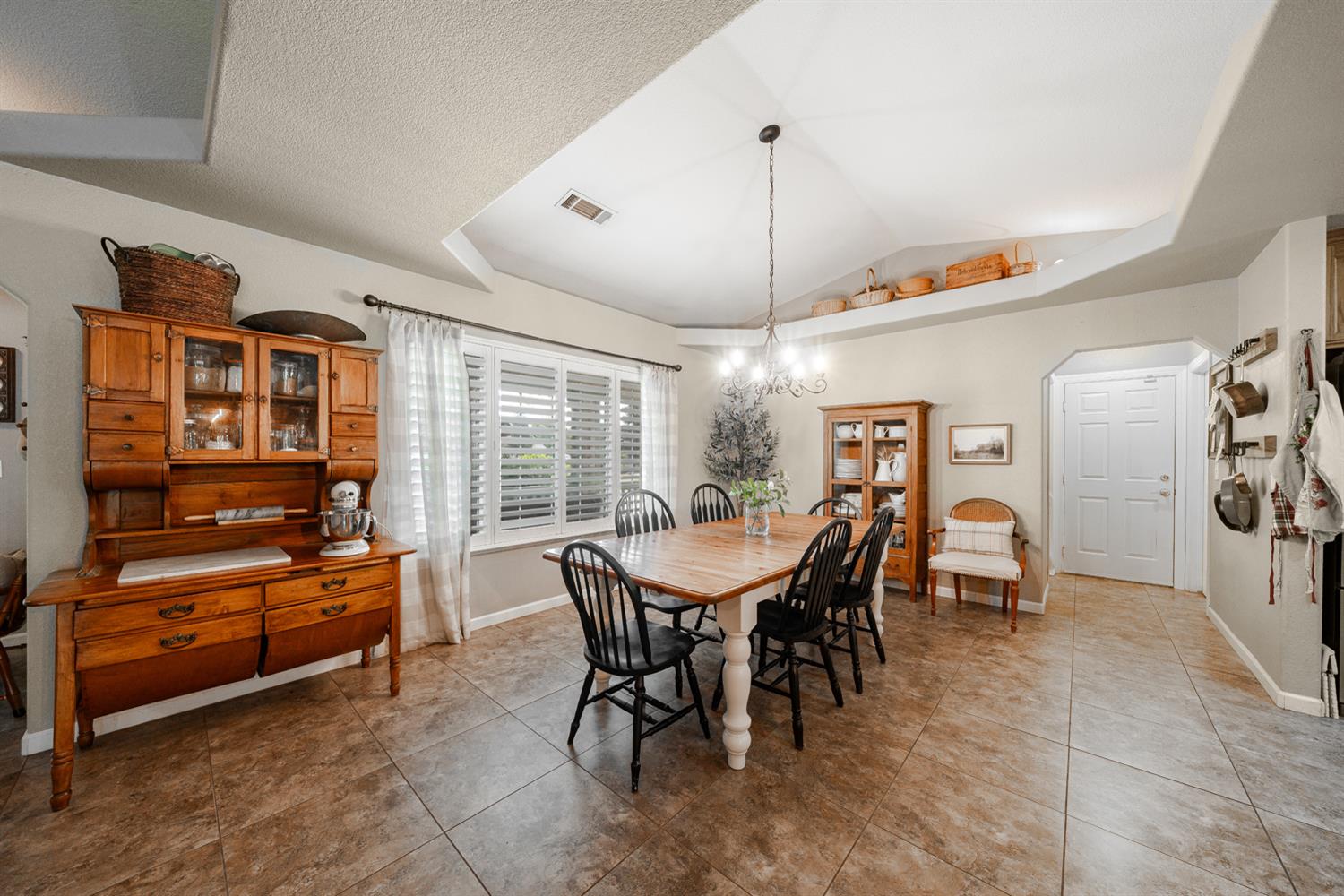 22052 Melrose Ct, Madera, CA 93638