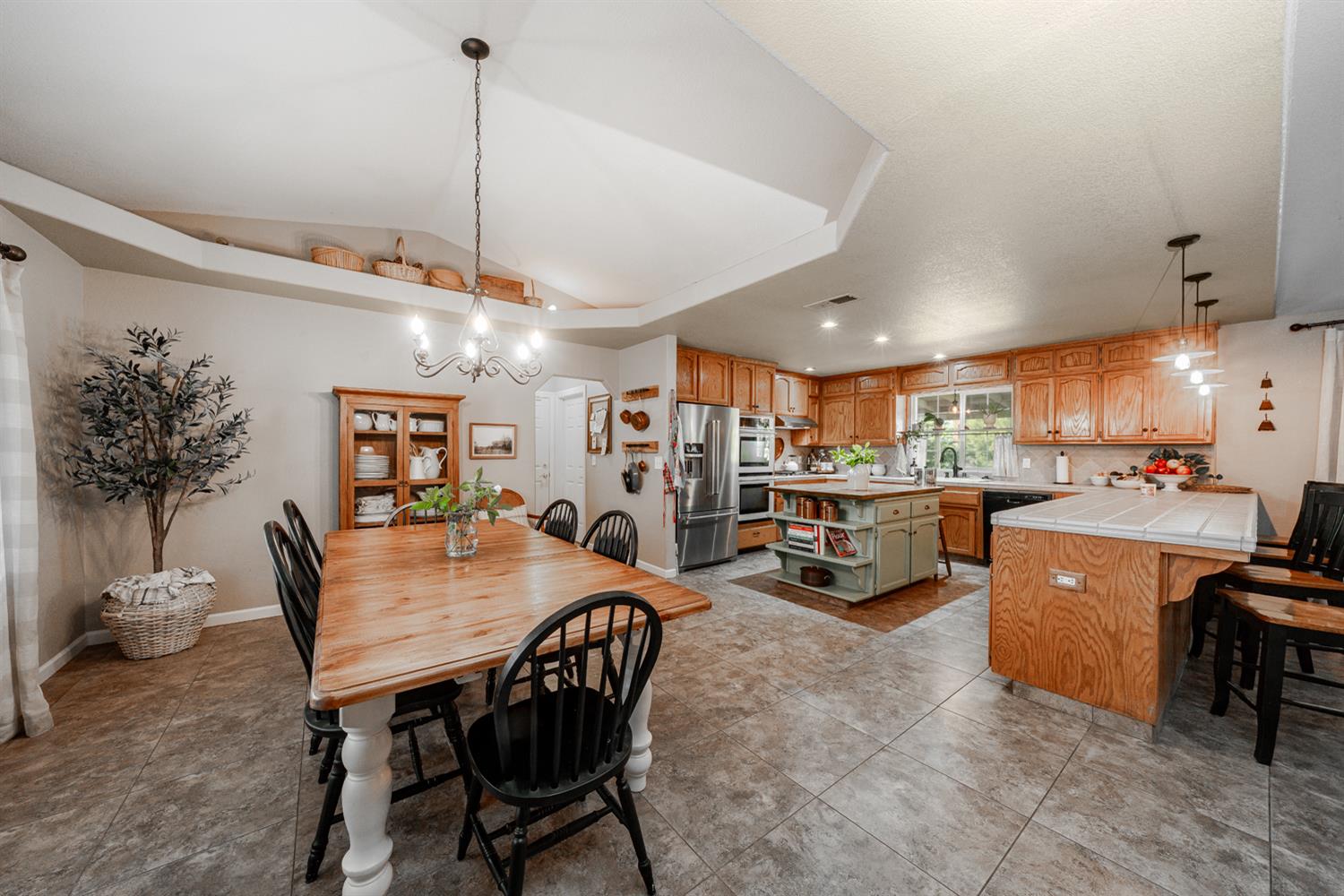 22052 Melrose Ct, Madera, CA 93638