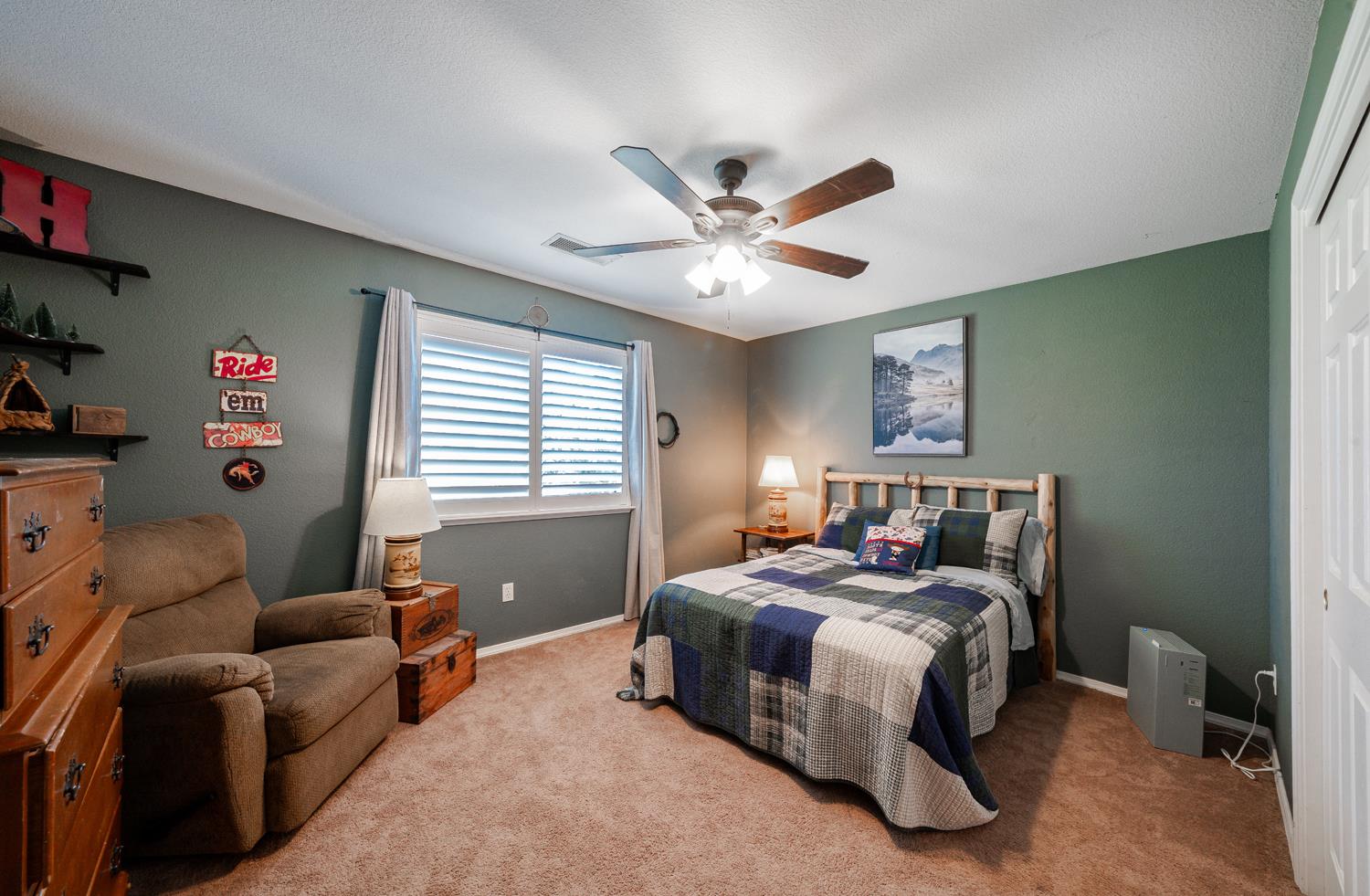 22052 Melrose Ct, Madera, CA 93638