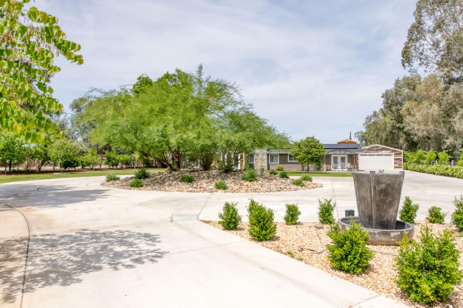 12215 N Friant Rd, Fresno, CA 93730