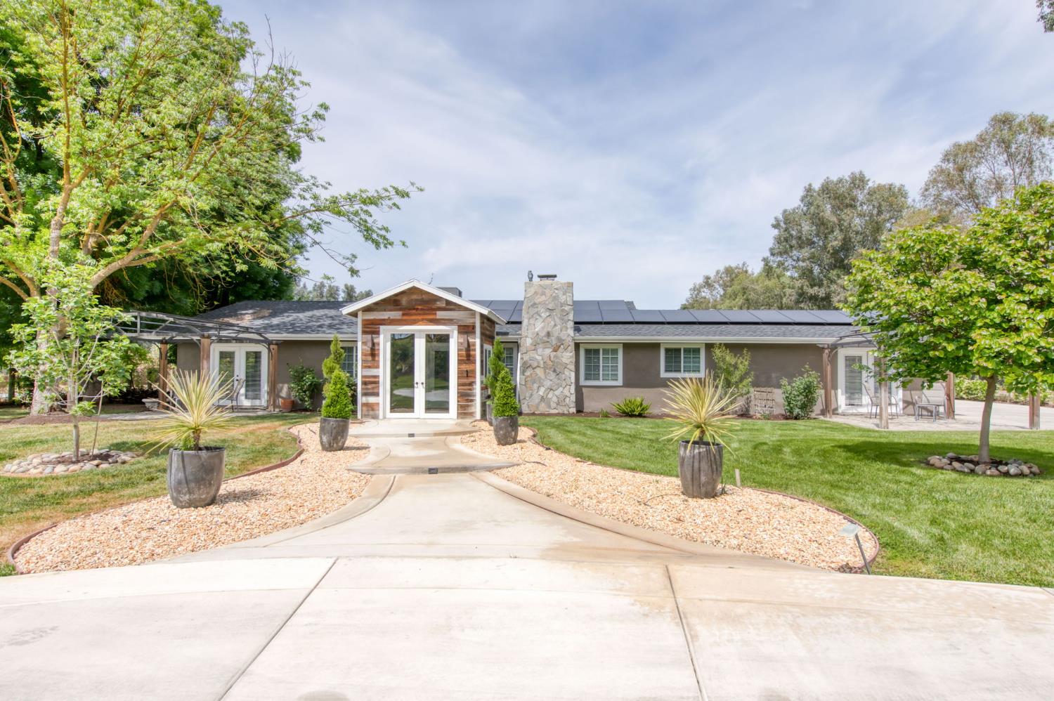 12215 N Friant Rd, Fresno, CA 93730