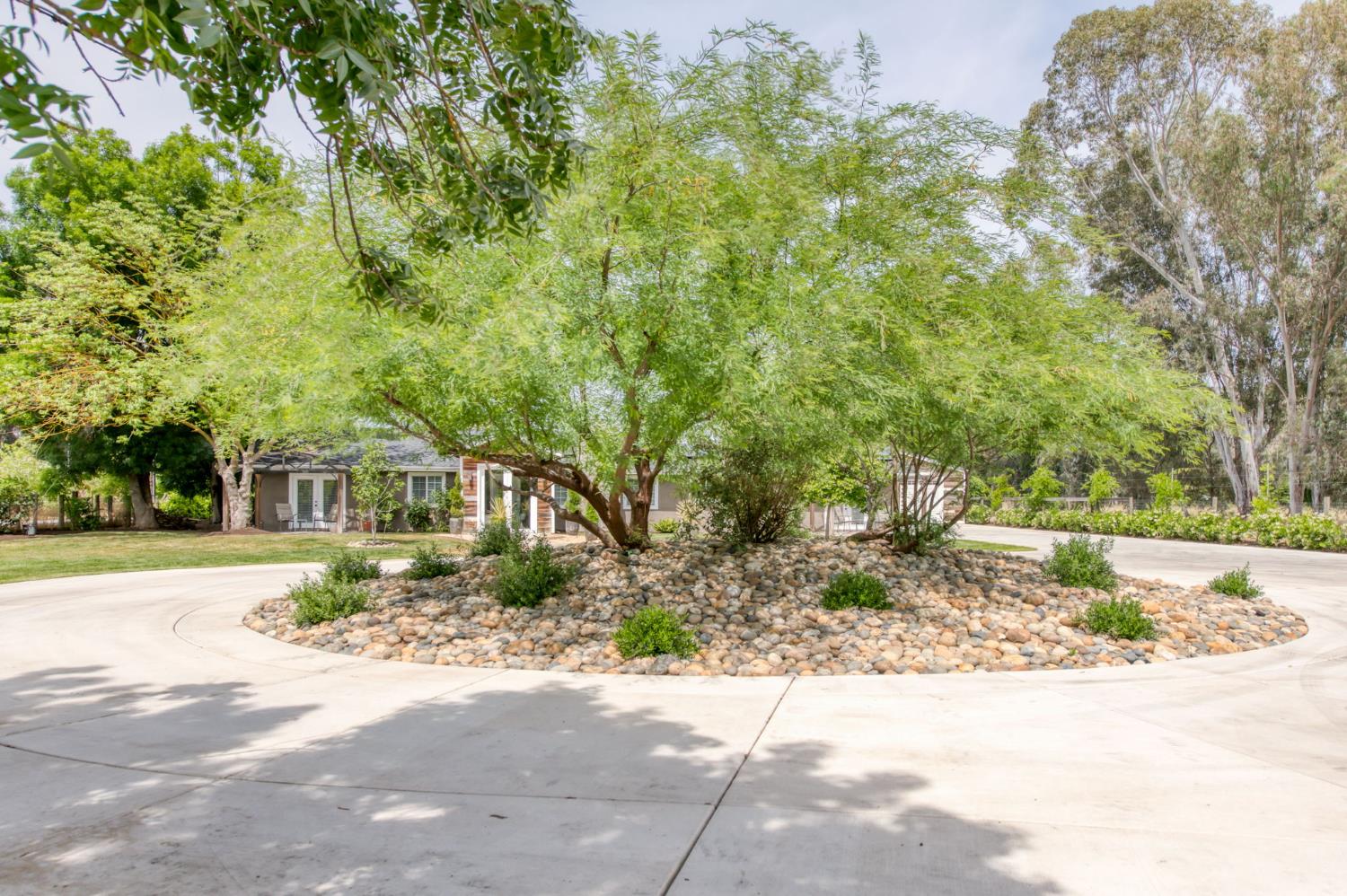 12215 N Friant Rd, Fresno, CA 93730