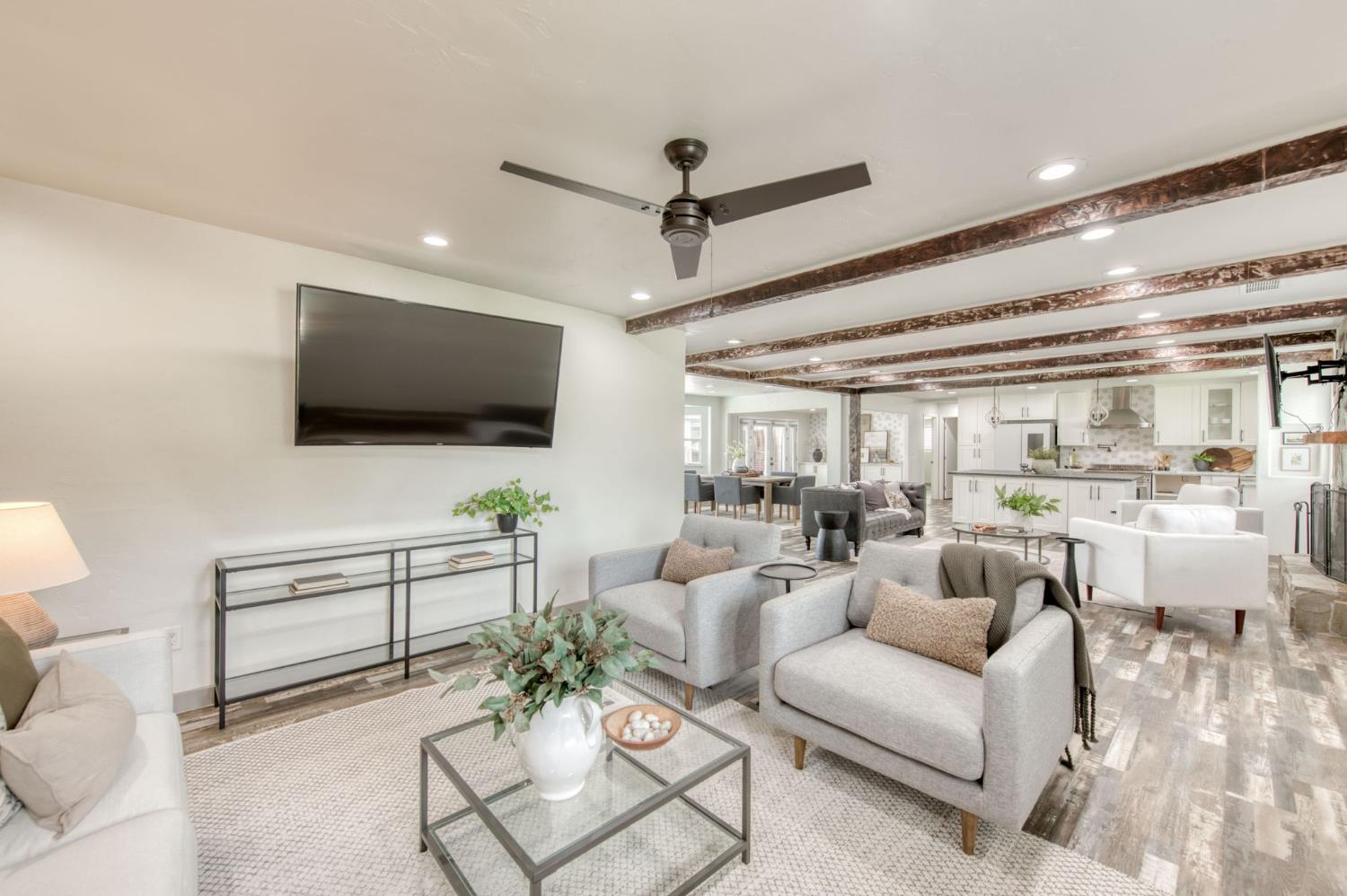 12215 N Friant Rd, Fresno, CA 93730