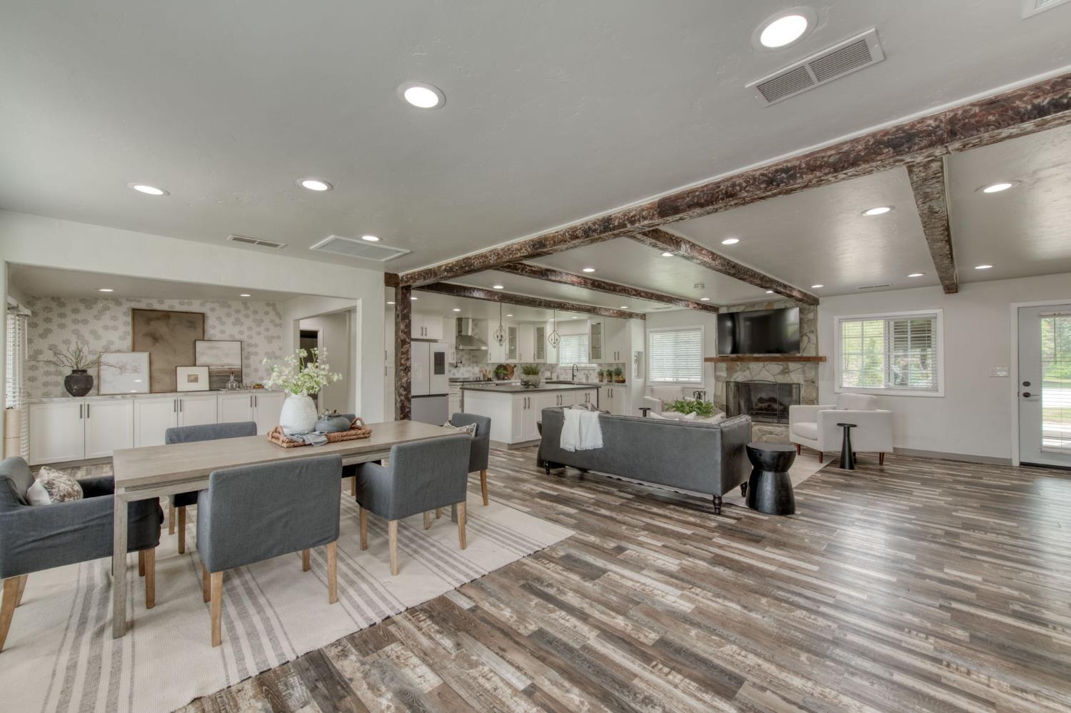 12215 N Friant Rd, Fresno, CA 93730