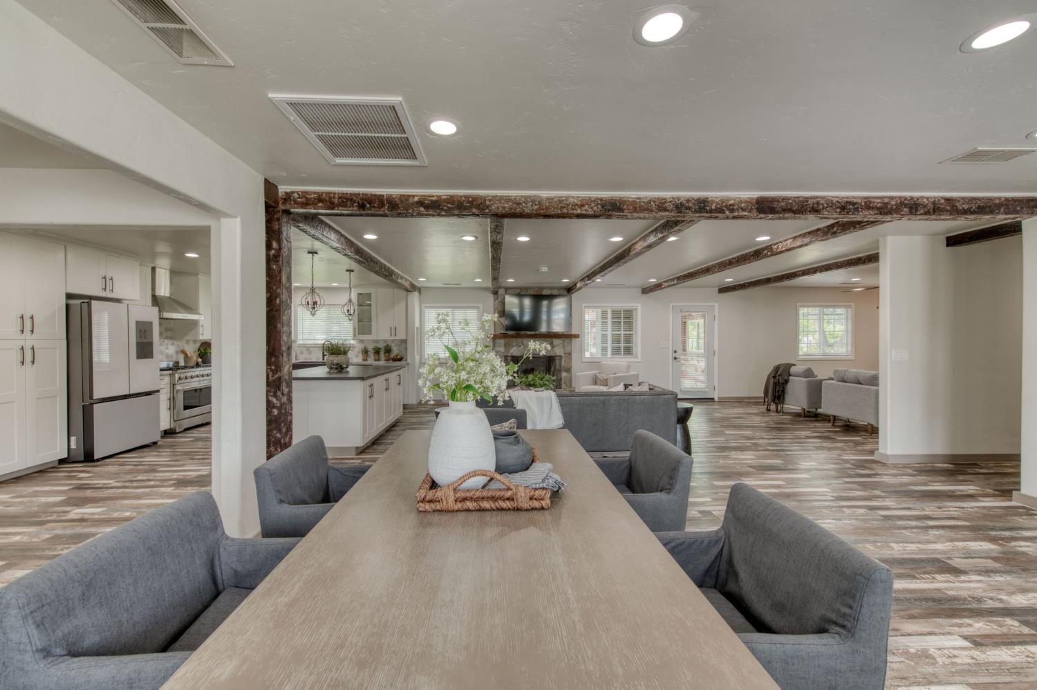 12215 N Friant Rd, Fresno, CA 93730